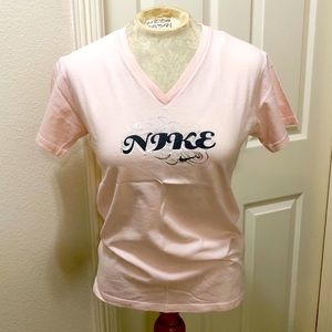Nike Women’s Light Pink S/S V-neck Logo T-shirt- M